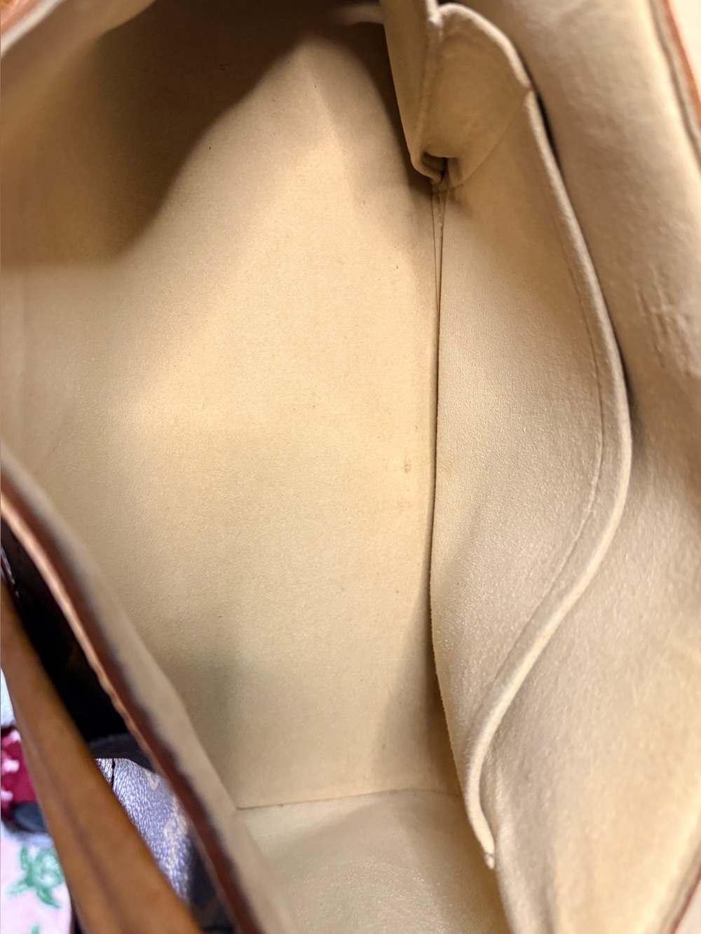 Louis Vuitton Beverly MM Bag. - Picture 9 of 17